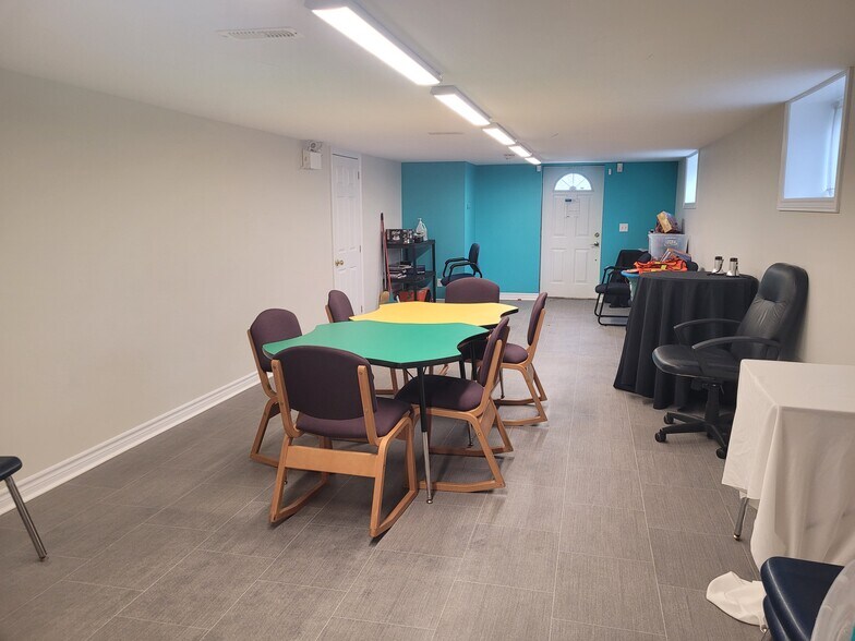 More Photos Of 23 Scugog St, Clarington Office For Sale