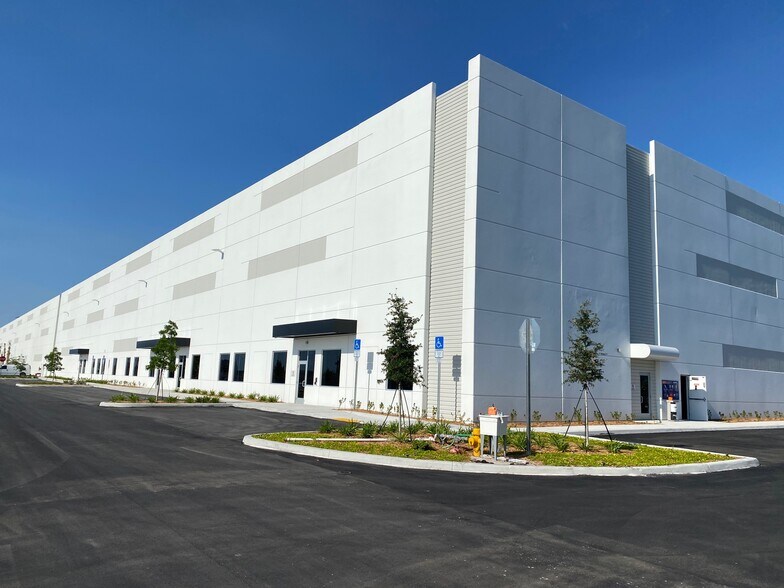 More Photos Of 3413 Mcintosh Rd, Hollywood Warehouse For Lease