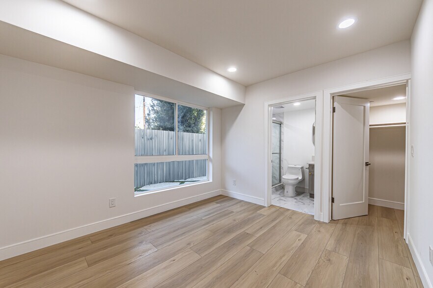More Photos Of 5436 Romaine St, Los Angeles Apartments For Sale