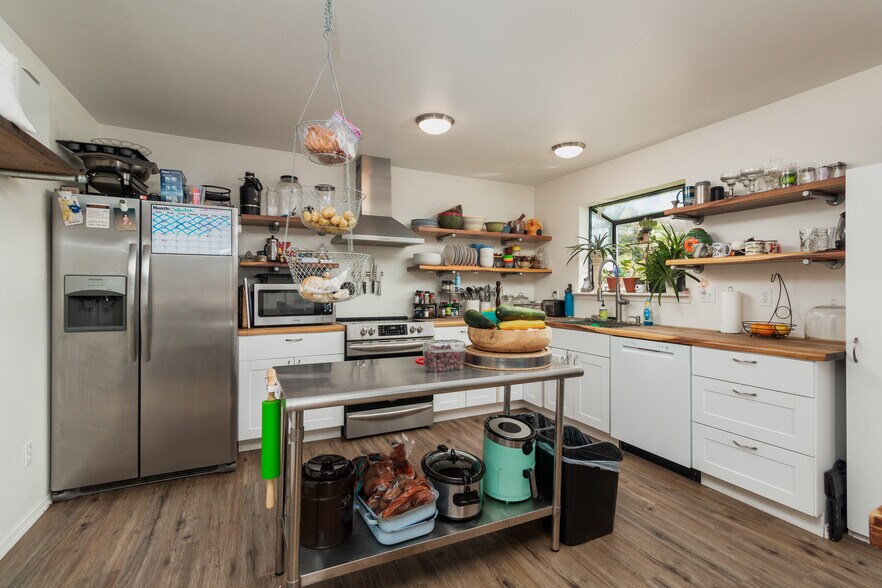 More Photos Of 3510 NE Highway 101, Lincoln City Hotel For Sale