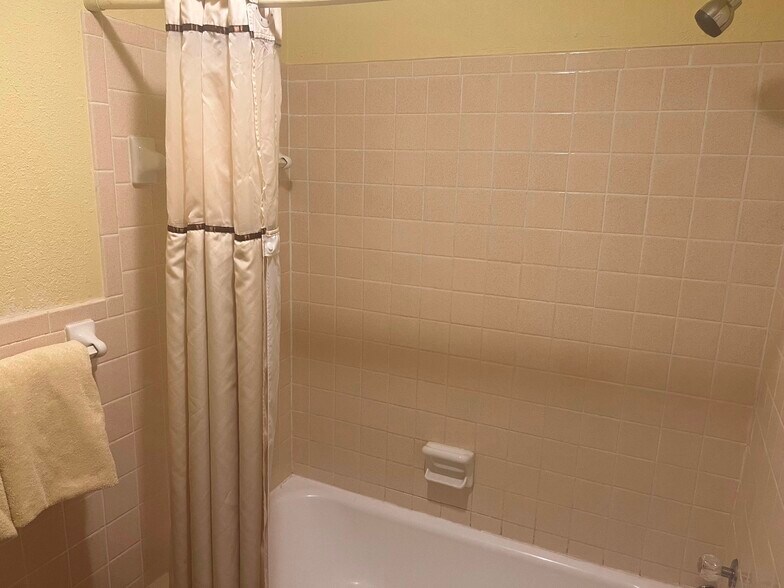 More Photos Of 1720 S Grand Ave, Cherokee Hotel For Sale