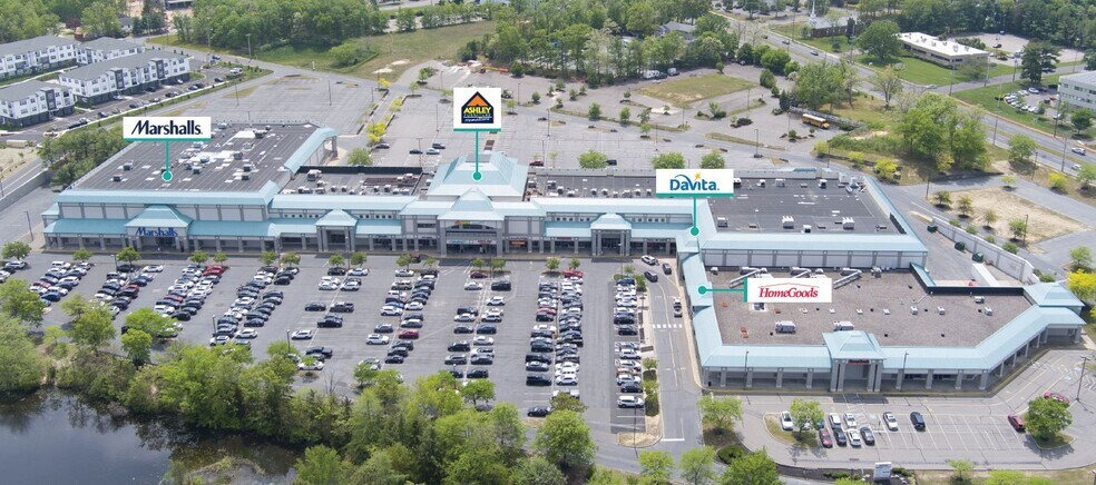 More Photos Of 635 Bay Ave, Toms River General Retail For Sale