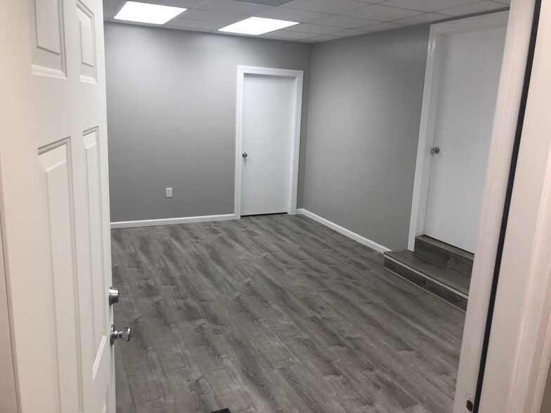 More Photos Of 1234 N Center Rd, Burton Warehouse For Lease