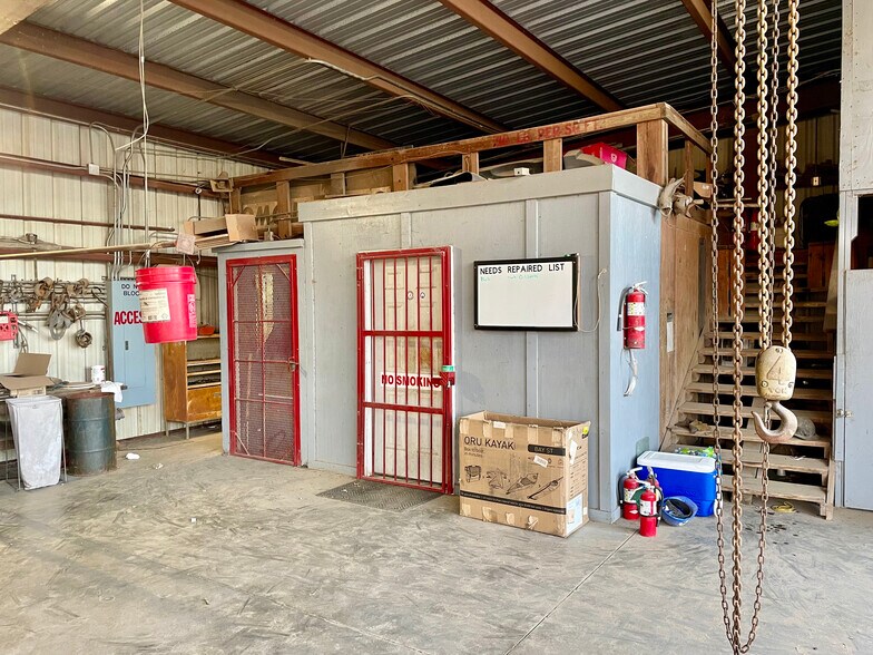 More Photos Of 3221 Anton St, Mobile Contractor Storage Yard For Sale
