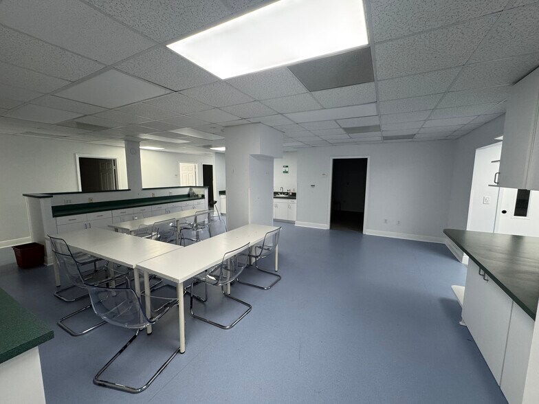 More Photos Of 7000 SW 97th Ave, Miami Office For Sale