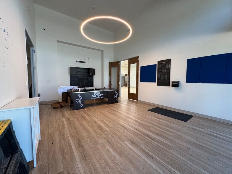 More Photos Of 1081 Ohio Dr, Plano Light Distribution For Lease