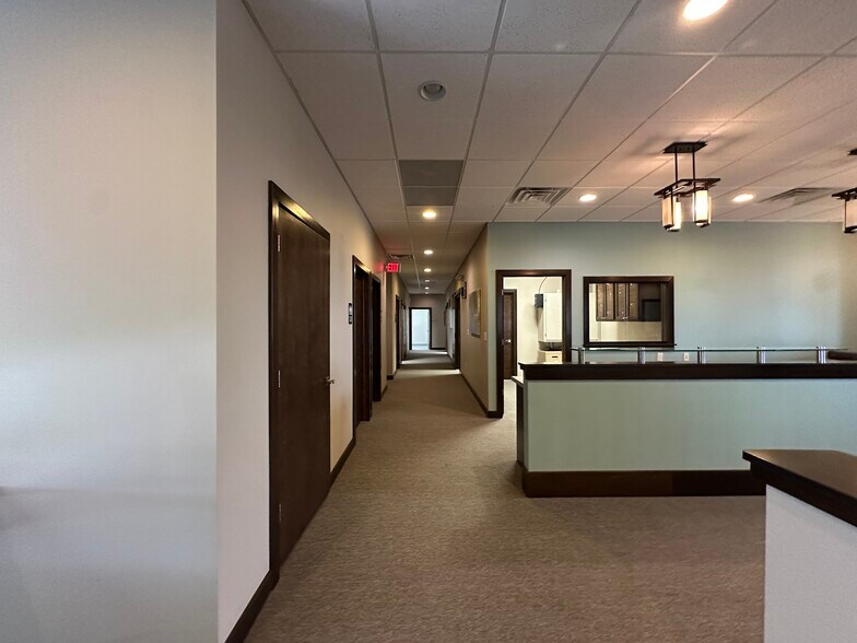 More Photos Of 673 Westbury Dr, Iowa City Storefront Retail Office For Sale