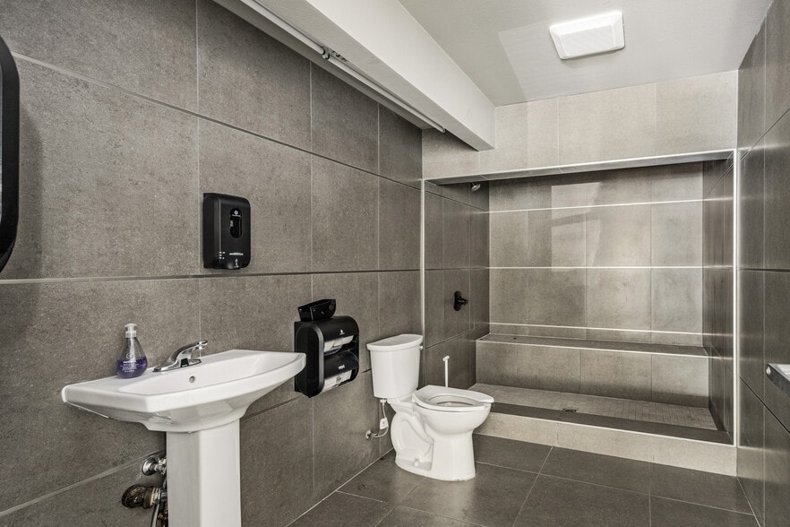 More Photos Of 8559 Artesia Blvd, Bellflower Auto Dealership For Sale