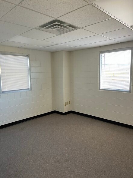 More Photos Of 330 Hollie Dr, Martinsville Warehouse For Lease