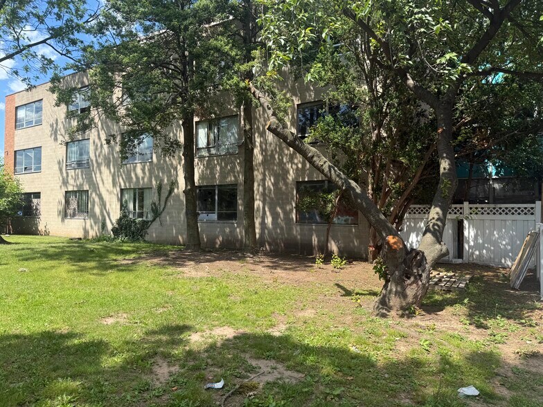 More Photos Of 700 Park Ave, Plainfield Office For Sale