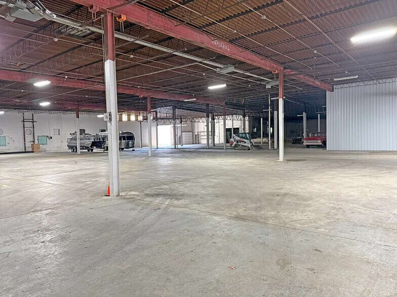 More Photos Of 60 Bells Ln, Junction City Warehouse For Lease
