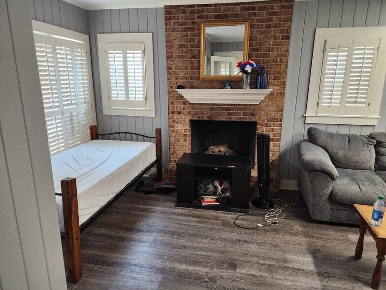 More Photos Of 900 Baker Ave, Augusta Office For Sale