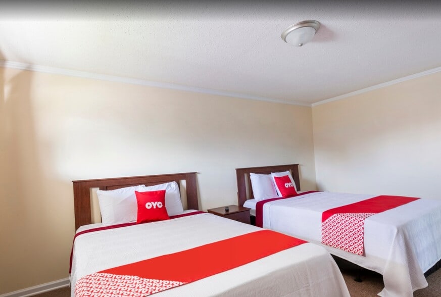 More Photos Of 414 N Dixie Hwy, Cave City Hotel For Sale