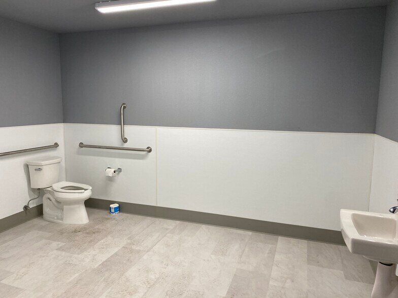 More Photos Of 1385 Industrial Ave, Woodburn Warehouse For Lease