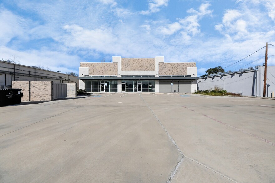 More Photos Of 4430 W Fuqua St, Houston Storefront For Lease