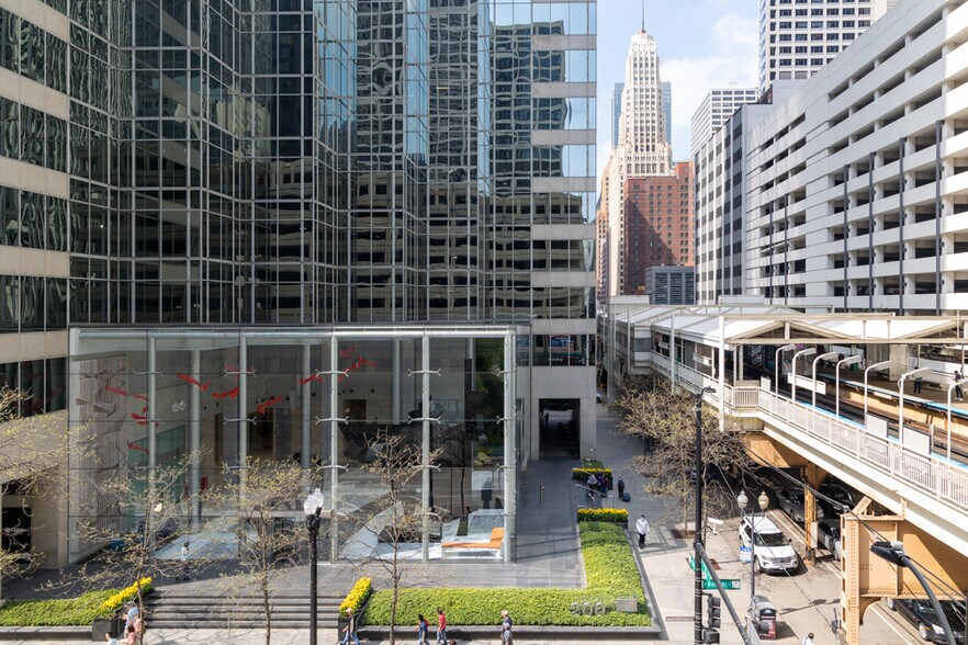 More Photos Of 200 W Madison St, Chicago Office For Lease