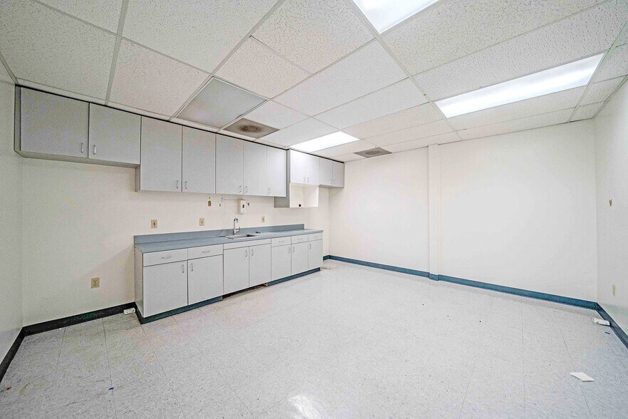 More Photos Of 2035 E Ball Rd, Anaheim Medical For Lease