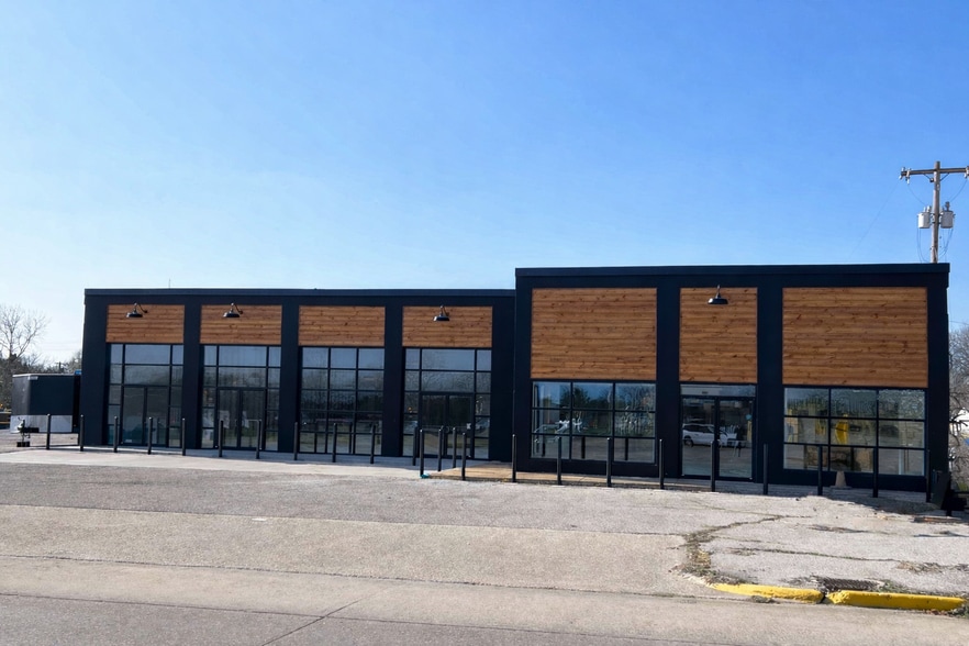 Primary Photo Of 807 N Commerce St, Ardmore General Retail For Lease