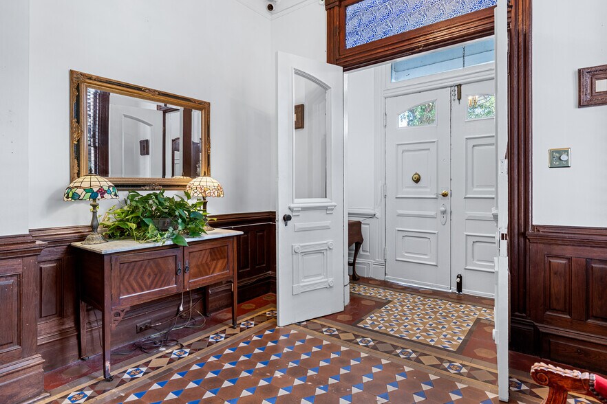 More Photos Of 402 E Gaston St, Savannah Hospitality For Sale