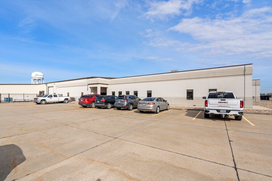 More Photos Of 108 Stallcup Dr, Sikeston General Retail For Sale