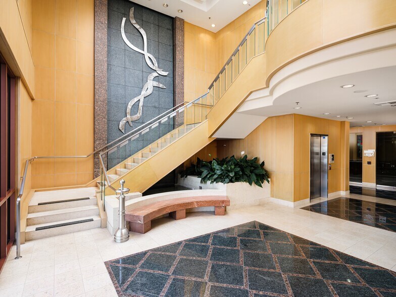 More Photos Of 74199 El Paseo Dr, Palm Desert Office For Lease