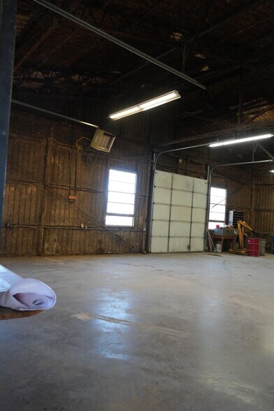 More Photos Of 835 Garza Ave, Tuscola Warehouse For Sale