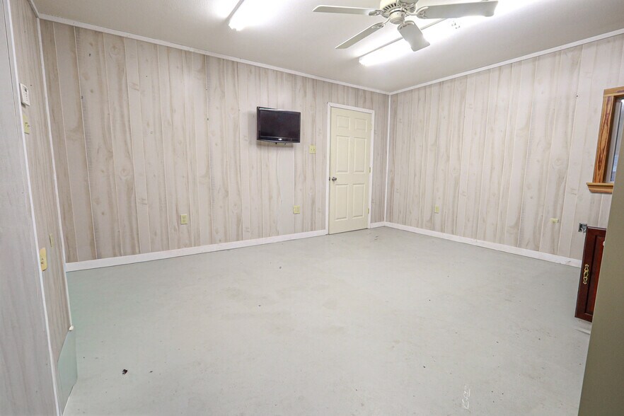 More Photos Of 4307 Highway 270 E, Mount Ida Flex For Sale