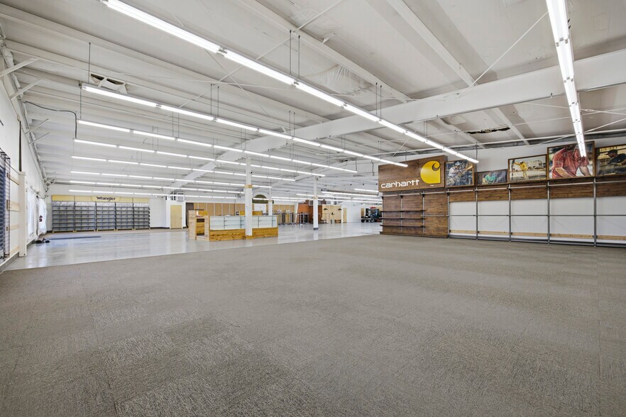 More Photos Of 2015-2017 2nd Ave, Greeley Warehouse For Sale