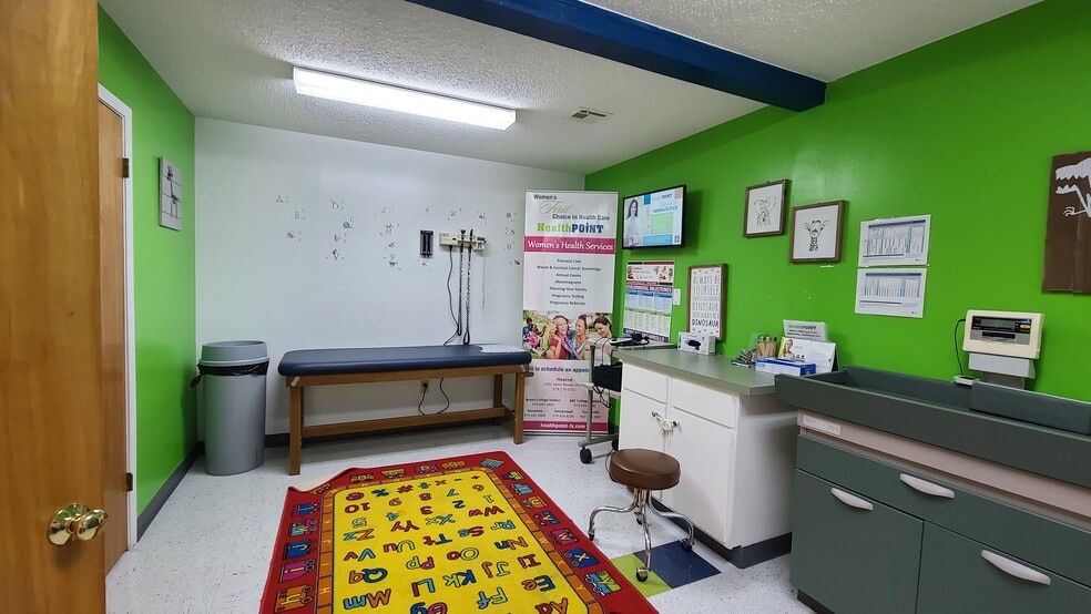 More Photos Of 709 Barton St, Hearne Medical For Sale