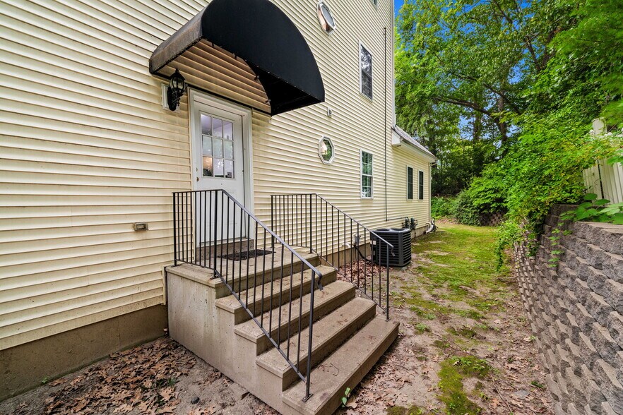 More Photos Of 15 Garden Rd, Plaistow Office For Sale