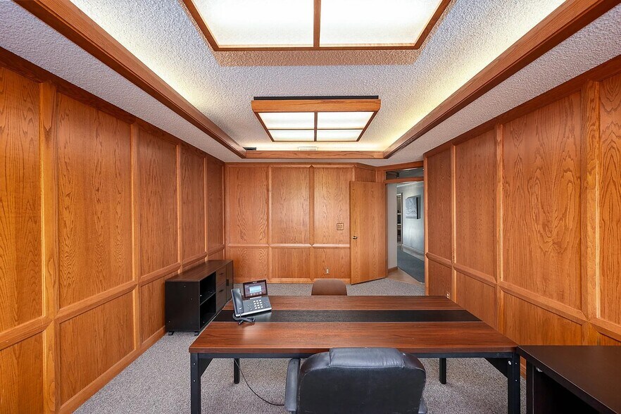 More Photos Of 100 E Broadway Ave, Moses Lake Office For Lease