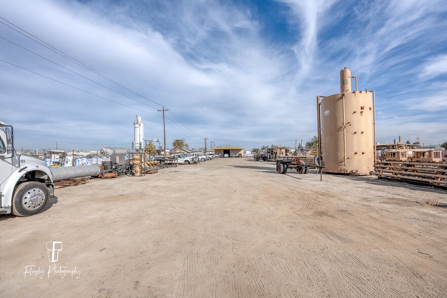 More Photos Of 7005 Downing Ave, Bakersfield Warehouse For Sale