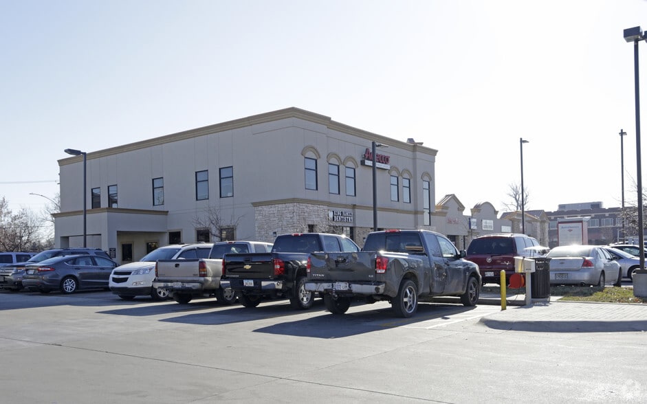 More Photos Of 2415-2431 Burlington St, North Kansas City Storefront Retail Office For Lease