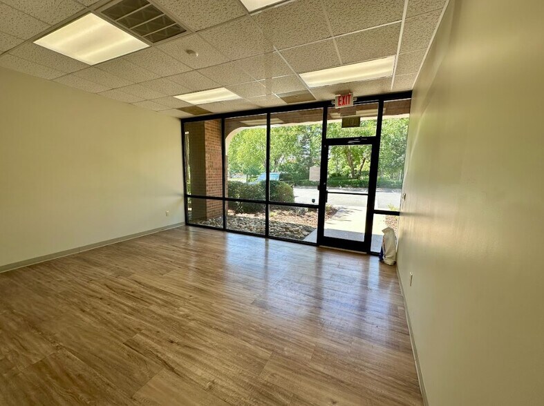 More Photos Of 4190 Piedmont Pky, Greensboro Flex For Lease