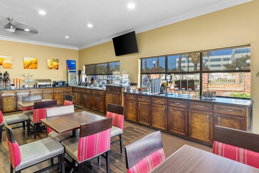 More Photos Of 296 Abner Jackson Pky, Lake Jackson Hotel For Sale