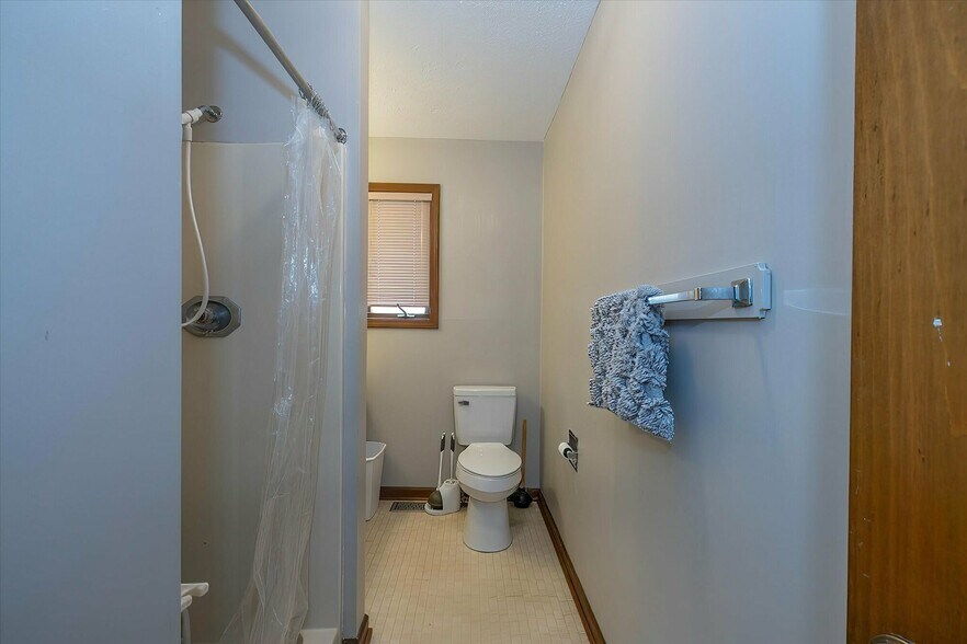 More Photos Of 714 College Dr, Anderson Apartments For Sale