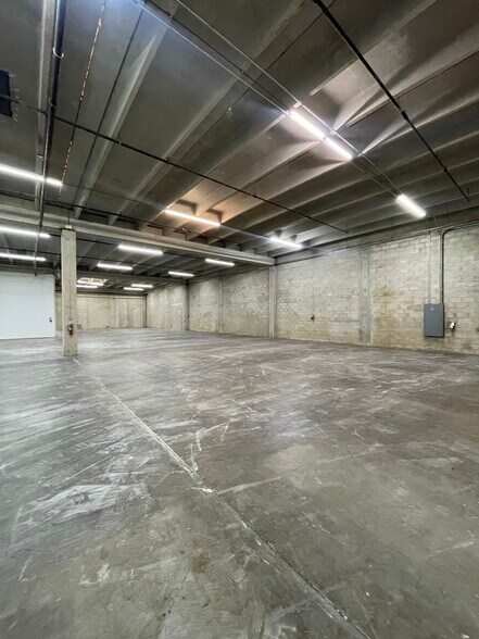 More Photos Of 4000 N 28th Ter, Hollywood Warehouse For Lease