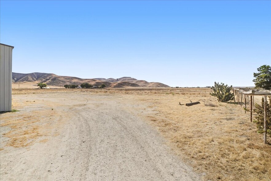 More Photos Of 485 S 8th St, Shandon Industrial For Sale