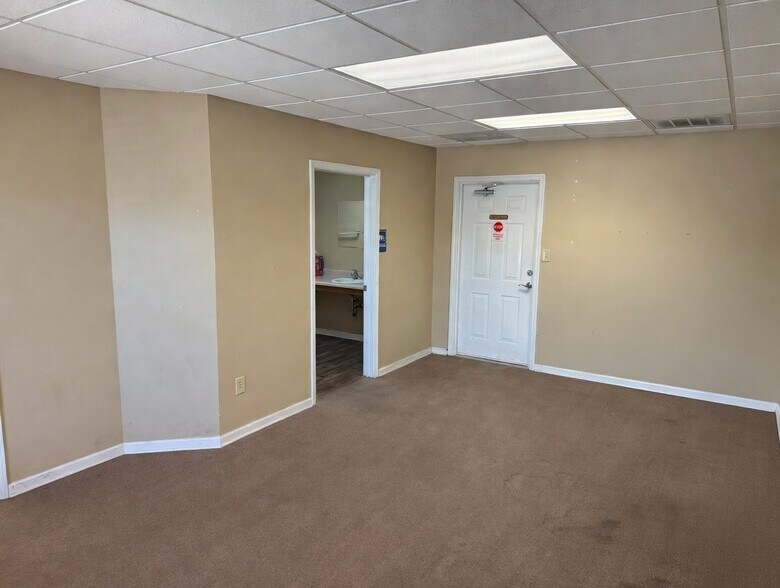 More Photos Of 4305 Interstate Dr, Macon-Bibb Warehouse For Lease