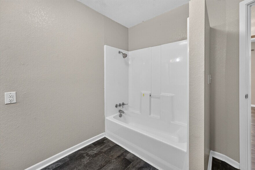 More Photos Of 505 Bub Hayner Rd, Karnack Apartments For Sale