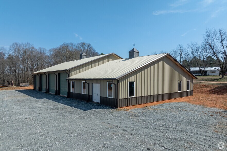 More Photos Of 2224 Gumlog Rd, Lavonia Light Manufacturing For Sale