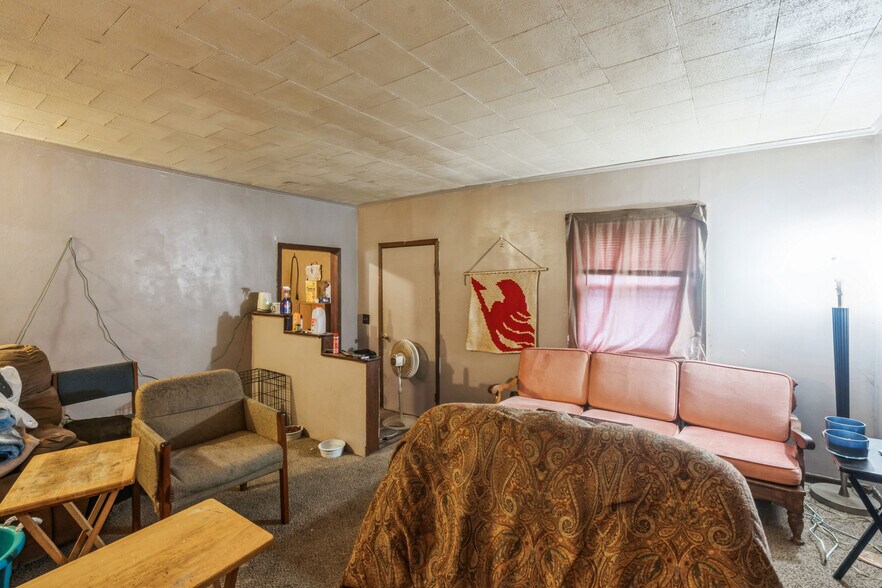 More Photos Of 557 6th Ave S, Clinton Apartments For Sale