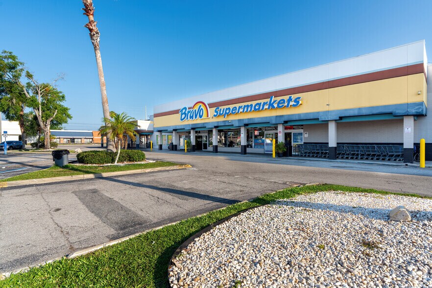 More Photos Of 989-1007 N Semoran Blvd, Orlando Freestanding For Lease