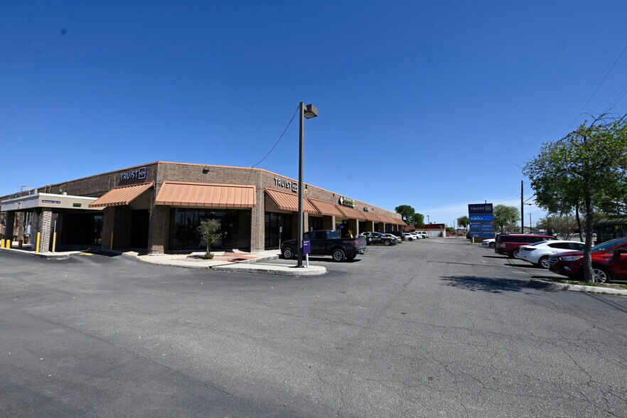 More Photos Of 1313 SE Military Dr, San Antonio Office For Lease