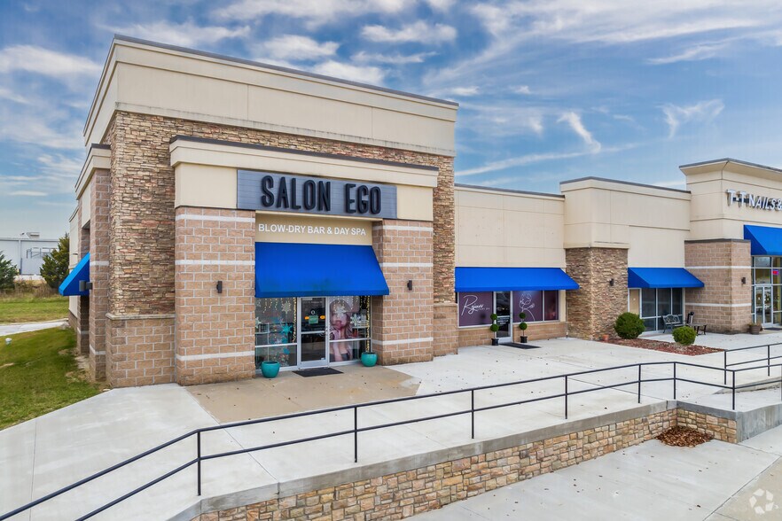 More Photos Of 1125 N Simpson Dr, Warrensburg General Retail For Sale