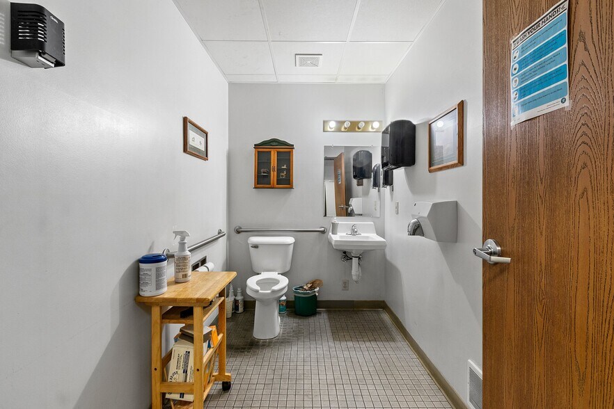 More Photos Of 3300 Commodity Ln, Green Bay Manufacturing For Sale