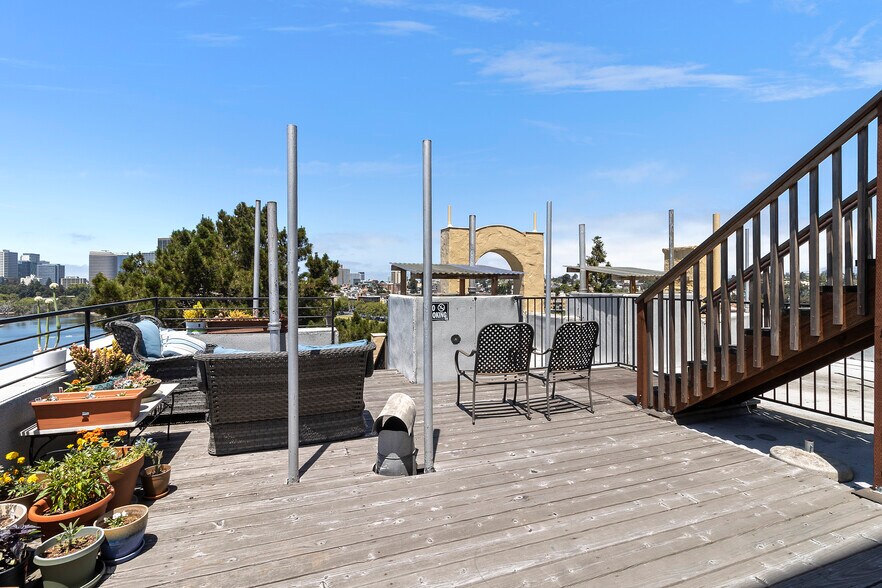 More Photos Of 479 Merritt Ave, Oakland Apartments For Sale