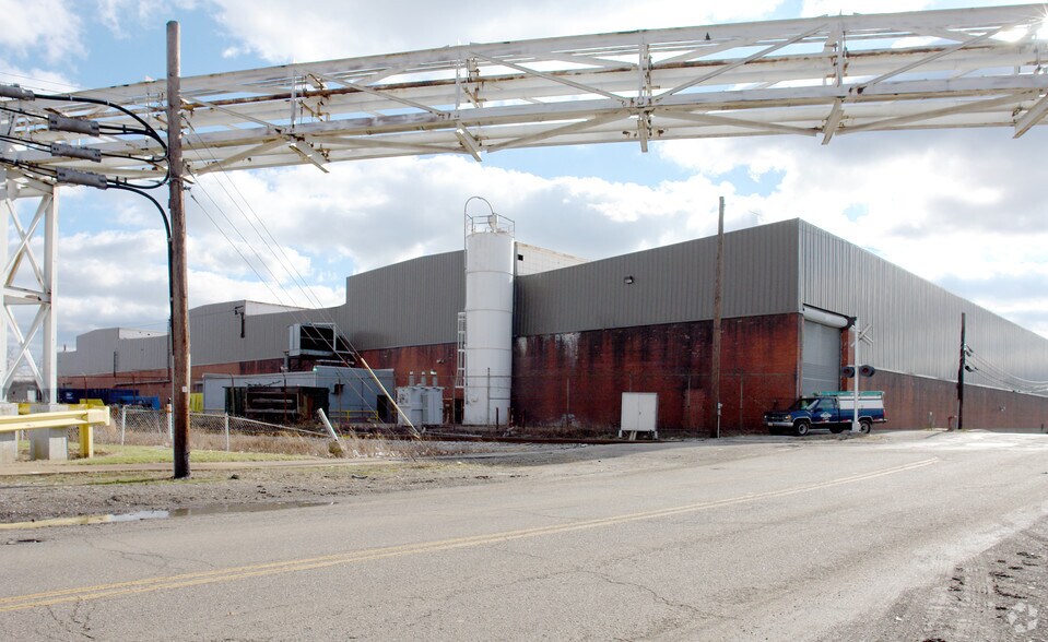 More Photos Of 621 Dana St NE, Warren Manufacturing For Lease