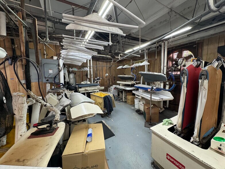 More Photos Of 1890 N Pine Island Rd, Plantation General Retail For Lease