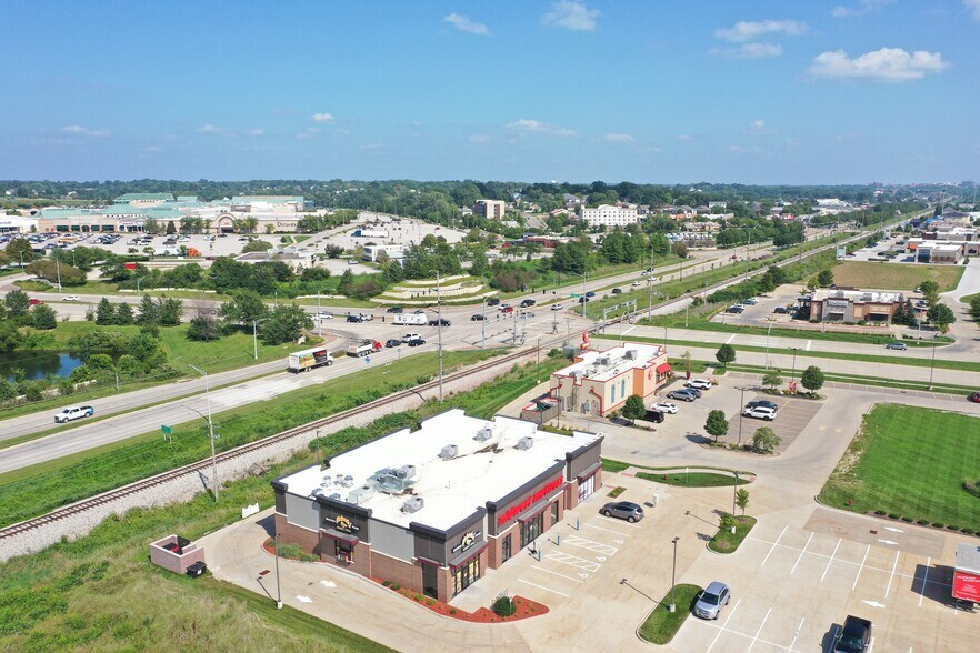 More Photos Of 746 Coral Ridge Ave, Coralville General Retail For Sale